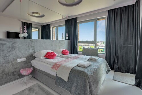 Żurawie Pink Port by Grand Apartments