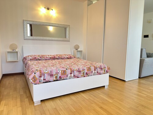 Finely furnished apartment in serviced area