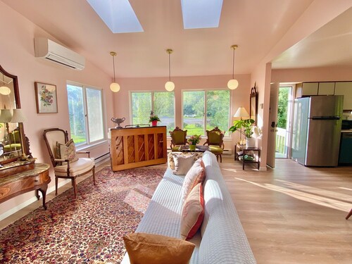 Dream house by a Pond, 3-bed home in Woodridge NY w/ WiFi, AC, embraced by trees