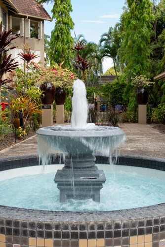 Lakeside Luxe Retreat - Pool View BBQ Spa Bath