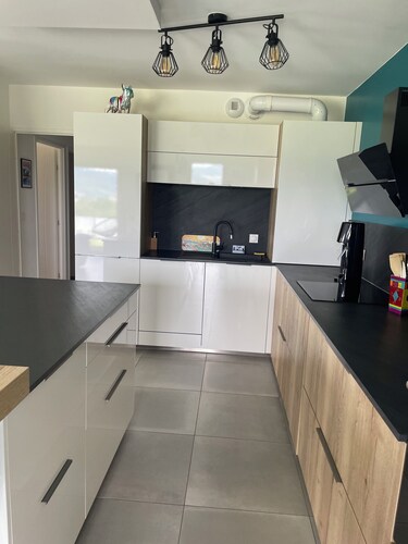 T4 with large terrace and view of nature and mountains, quiet, in Annecy le Vieux