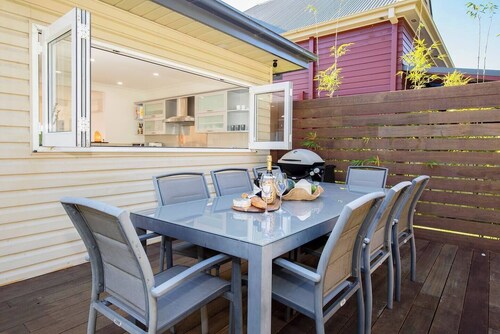 Serena Cottage Sunlit Escape by Woy Woy Bay Wharf