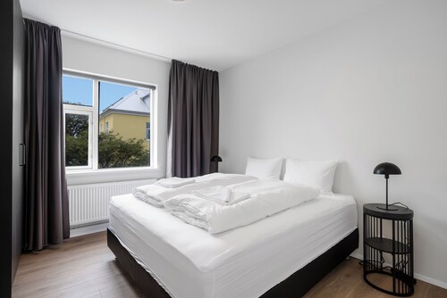Central Three Bedrooms Apartment