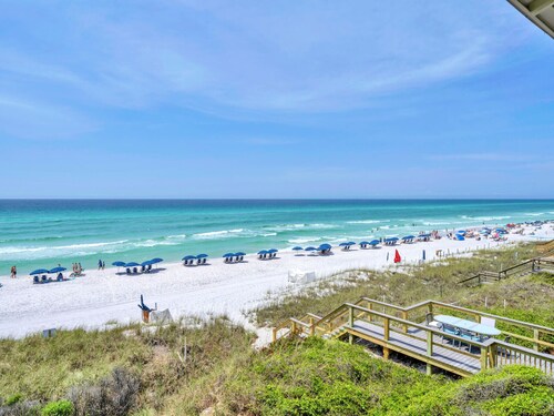 4BR Beachfront Home With Hot tub & Private Beach Access!