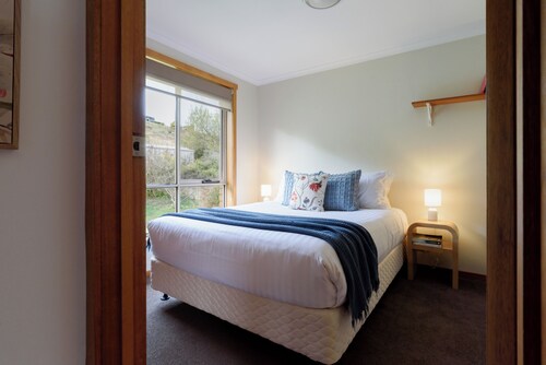Sunny Ambleside Escape & Home Office