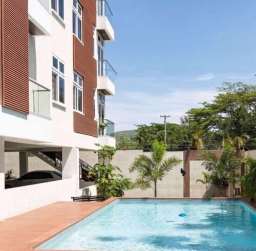 One Bedroom City Apartment with Pool