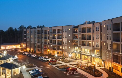 Landing Weston Lakeside Apartments