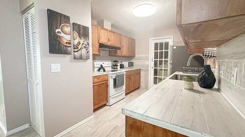 Cozy 3BR Family Home w/Office, Full Kitchen & Peaceful Vibe