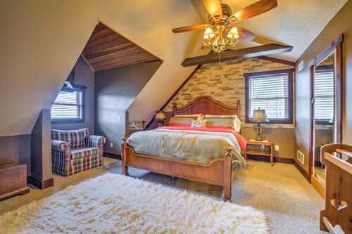 Cozy 3-bedroom cabin in welcoming Waynesville with WiFi, AC