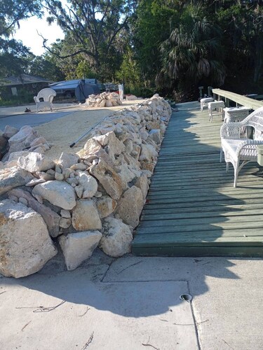 Charming 3-bedroom house with boat dock in serene Inglis