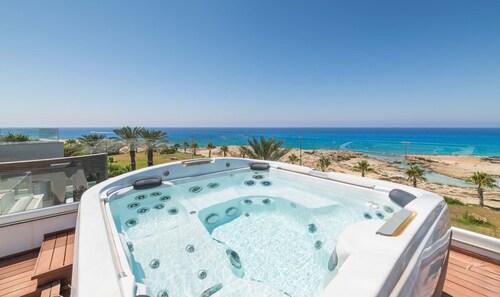 Vivo Mare Panorama Beachfront Villa