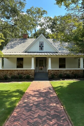 Walk to the Stadium: Herty House (Full Home)