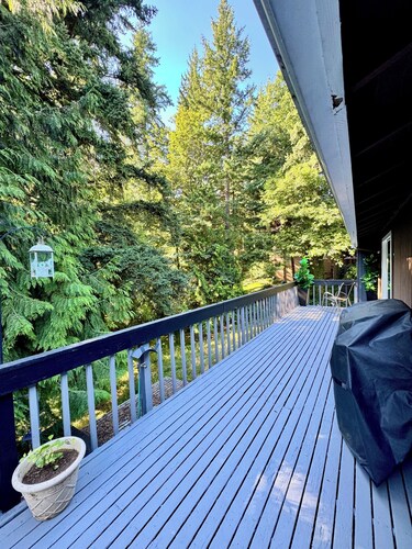 Pearl on the Ridge,Hot Tub,Sauna,Game Room,EV, Groups,lake,downtown,falls,skiing