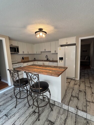 3 Bedroom Charming Ranch Cottage in Logansport close to walking trail