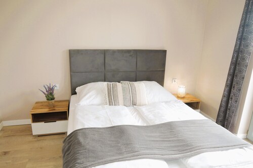 New, Large Holiday Home for 10 People