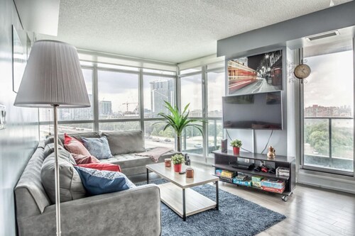 Stylish Corner Panoramic | Steps to Lake & Downtown Core
