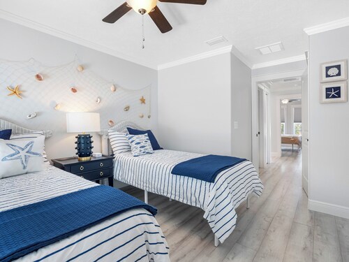 Tarpon Tides Cottage - Walking distance to the Sponge Docks & Downtown!