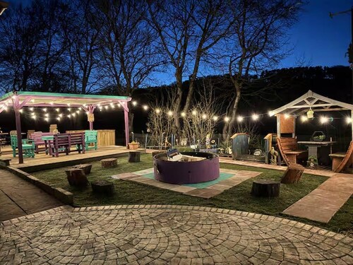 Shottskirk 5-bed Farmstay, Sleeps 13 With Hot Tub