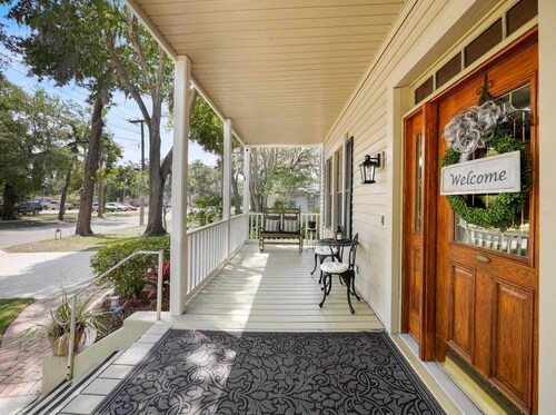 Charming Green Cove Historic Home 1st Floor Stay