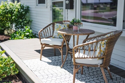 Lake Views | King Bed | Fenced