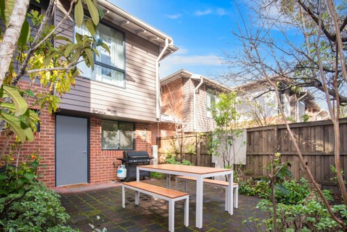 Apartment 37 | Walk to Cafes | Family Friendly
