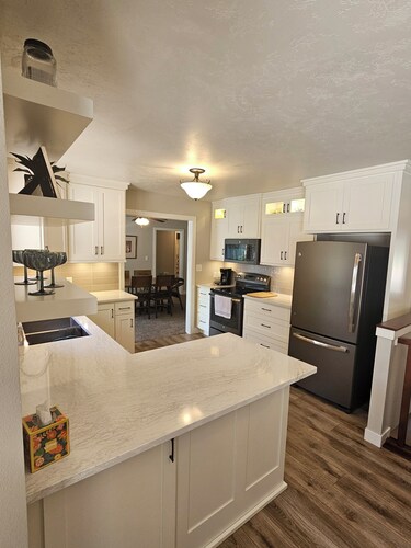 Elegant 5-bedroom house in Sioux Center near Dordt University and downtown.