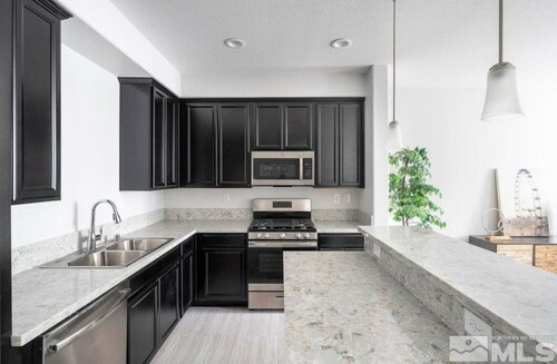 Local 3BD/2.5BA - WiFi & Parking