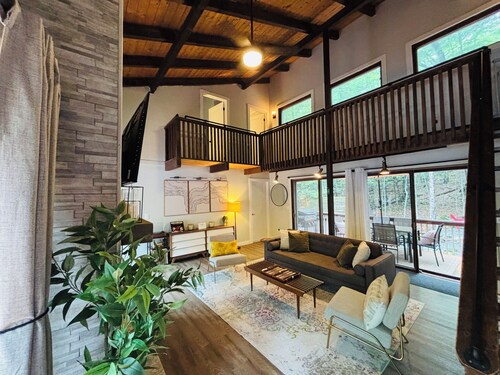 Cozy Cabin Escape w. Fireplace + Fire Pit