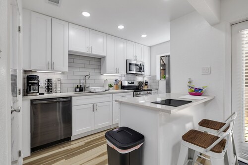 Arlington Entertainment District Home Green Door