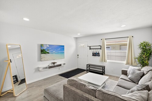 Modern South Tampa Retreat Near Beaches, Dining & Airport