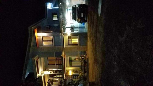 OYO 1166 Hotel Wooden Crib