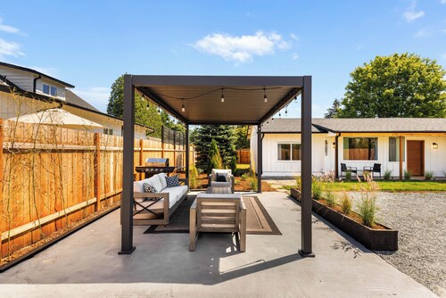 Peaceful 3-bedroom house charming Puyallup by the Foothills Trail and Farm 12