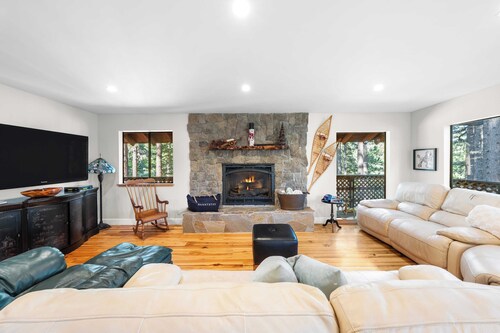 Secluded Incline Village Stay w/ Deck Near Diamond Peak & Lake Cloud 9 and 1/2 by Avantstay