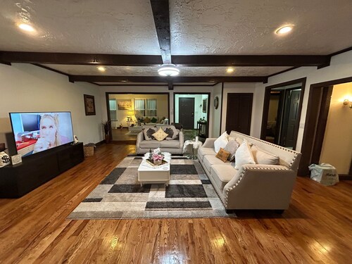 Tulsa’s Best Stay – 5BR Fully Remodeled Gem!