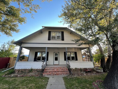 Glenrock Cottage - charming 4-bedroom house in Glenrock WY