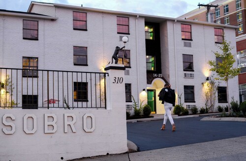 Sleeps 8 4 Sobro Guest House Near Live Music, Dining & More by Avantstay
