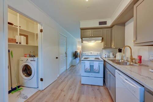 The Homestead | Luxury-Cozy 2BR Apartments Near SFA & Historic Downtown Nacogdoc