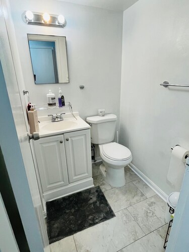 Perfect 3-bedroom 2-bath apartment with AC in Aspen Hill