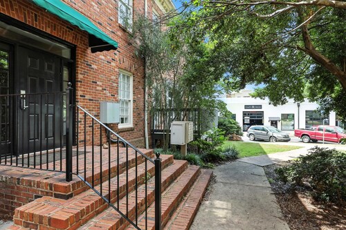 New Listing! Bulldog Borough in Downtown Athens