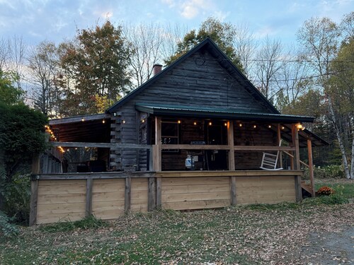 Rustic Cozy 2-bedroom w/ loft Log Cabin in Island Falls surrounded by wildlife