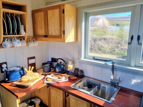 Rustic Range Retreat @ Charlotte's Hut
Stay, Relax, Unwind & Reconnect