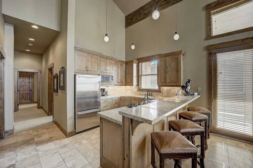 7 Condos, Ski-in/ski-out + Hot Tubs Sleeps 30 Mont Cervin by Avantstay