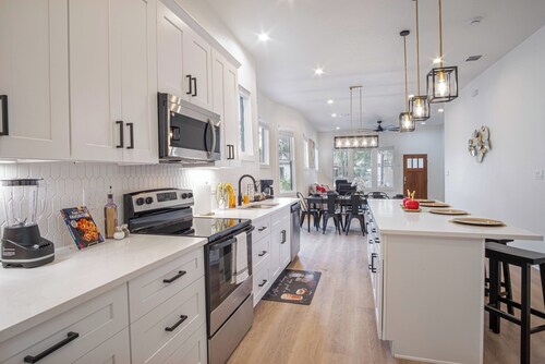 3BR 3BA Urban Escape Just Minutes From Downtown