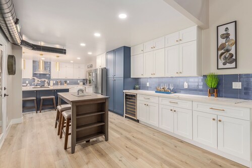 Scottsdale Retreat w/Pool, Games & Putting Green!