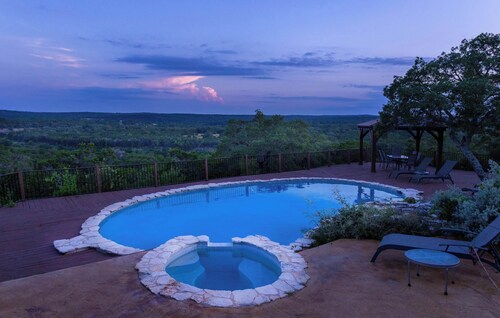 Valley View Retreat for 10