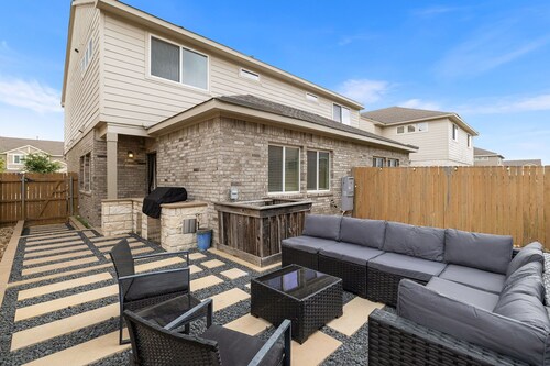 Charming 3-bedroom Townhome conveniently located in Georgetown