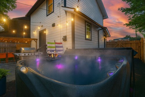 The Play Haus! Hot Tub-Game Room-Firepit-Families
