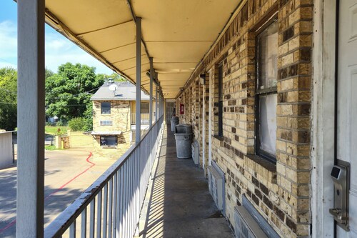 Mi Amor Inn & Suites By Hotel O Dallas Tx Hwy 352