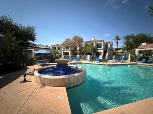 Luxurious Condo 2BD/2BA w/ Pool, Gym, and Sauna