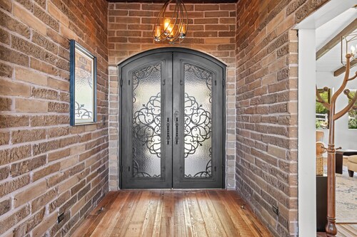 Enjoy the peaceful and relaxing time at windmill winery house!